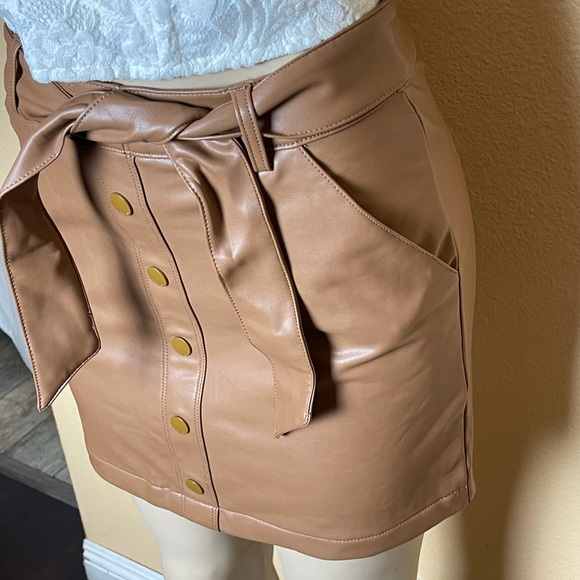 Abercrombie & Fitch Vegan leather belted skirt NWT size S - Picture 4 of 14